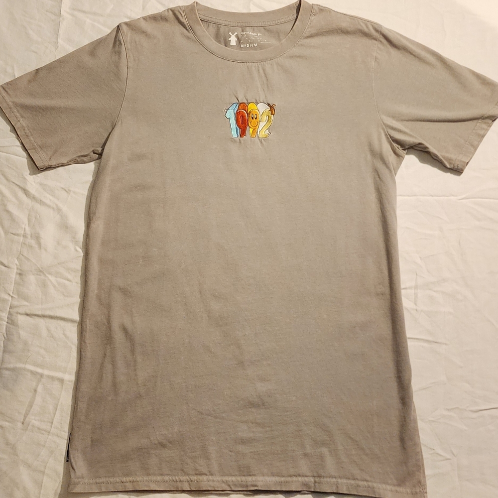 Men's medium 1992 embroidered grey T-shirt